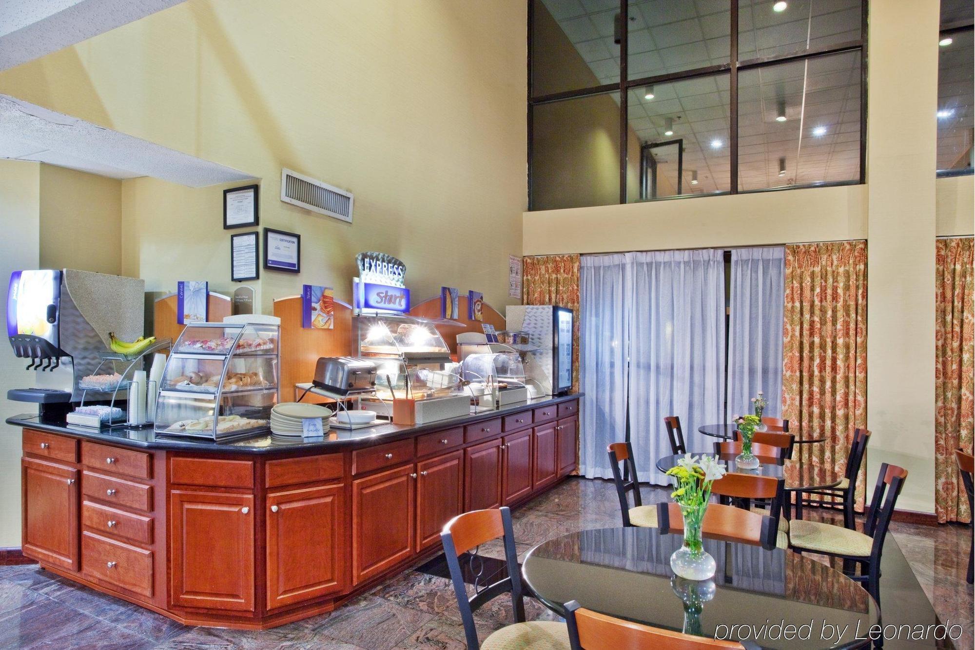 Holiday Inn Express Hotel & Suites Lawrenceville By Ihg Екстериор снимка