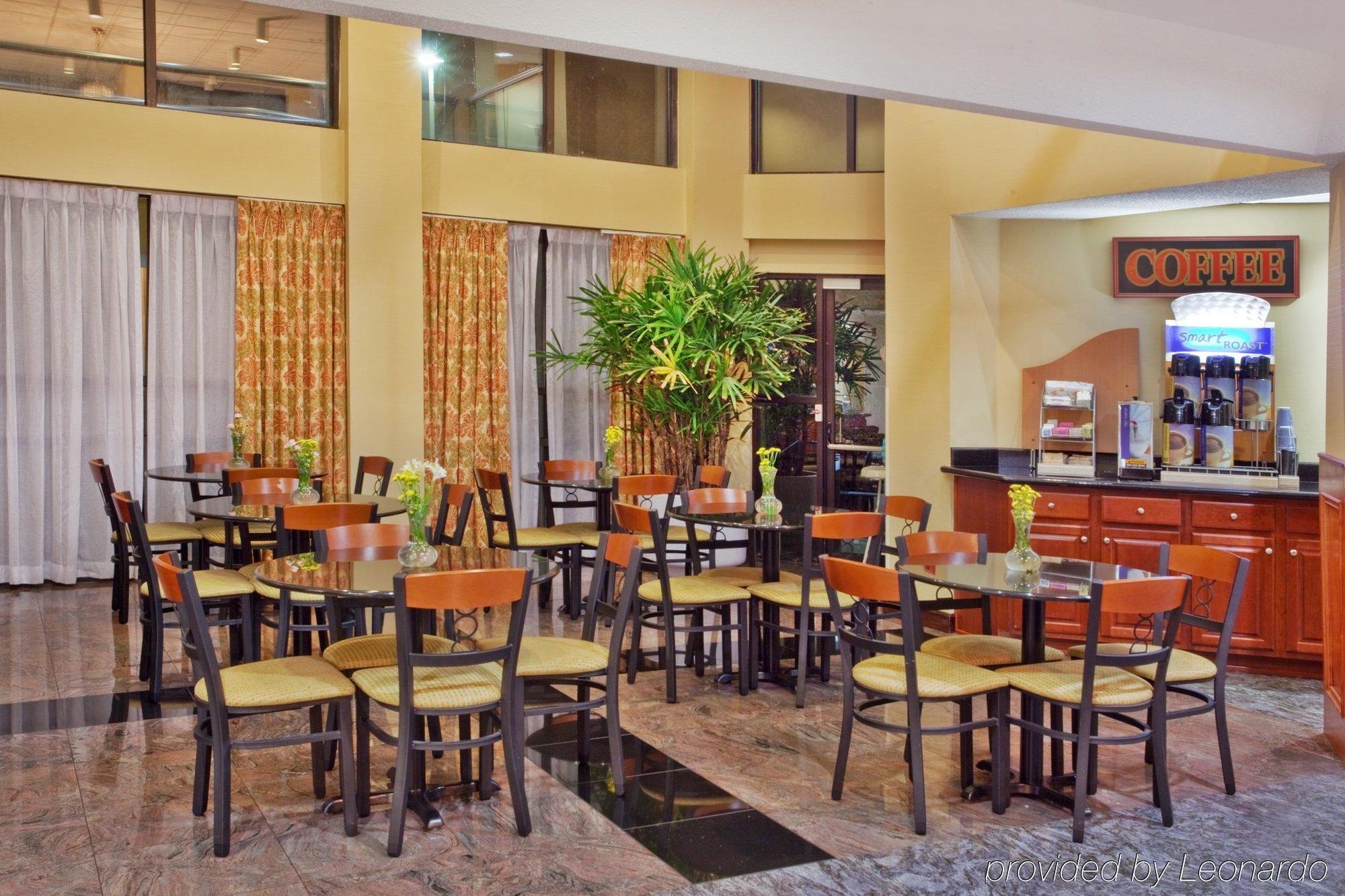 Holiday Inn Express Hotel & Suites Lawrenceville By Ihg Екстериор снимка